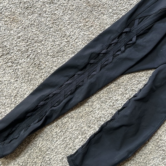 LuluLemon black leggings. Size 8 - Picture 6 of 7